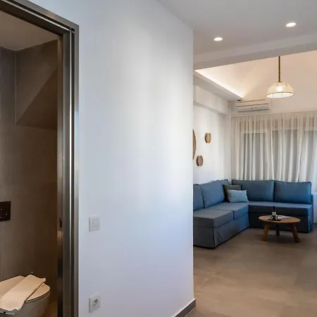 Thira Gold Apartment *