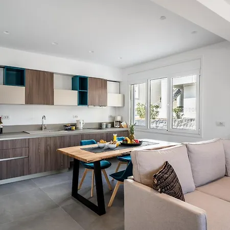 Thira Gold Apartment