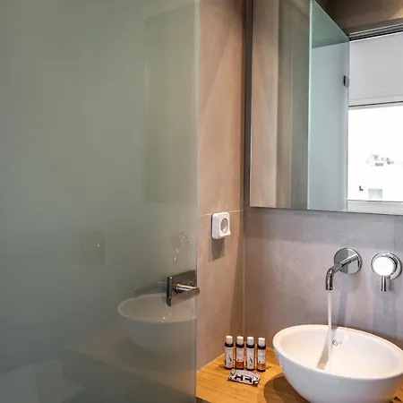Thira Gold Apartment *
